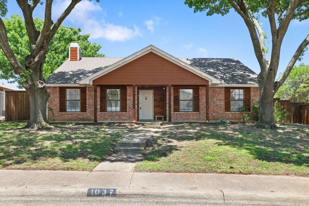 1037 Whitewater Trail, Desoto, TX 75115