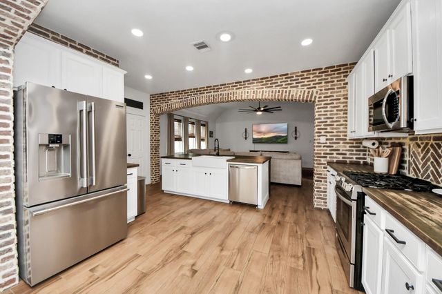 10018 Lynnwood Drive, Baytown, TX 77521