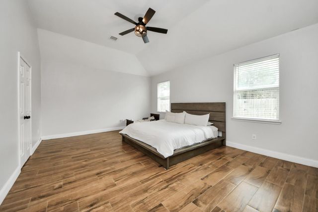 10018 Lynnwood Drive, Baytown, TX 77521