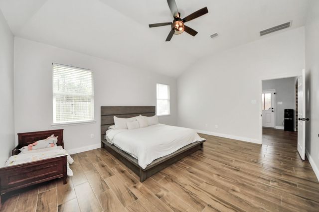 10018 Lynnwood Drive, Baytown, TX 77521