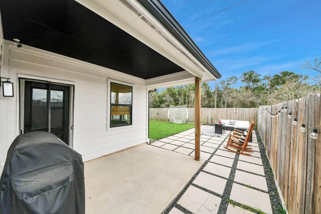 10018 Lynnwood Drive, Baytown, TX 77521