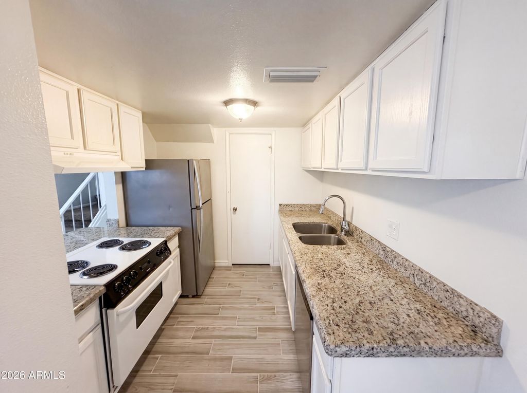 8446 N 34TH Drive, Phoenix, AZ 85051 — photo 2
