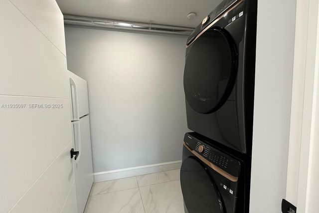 575 NE 179th Dr 0, North Miami Beach, FL 33162