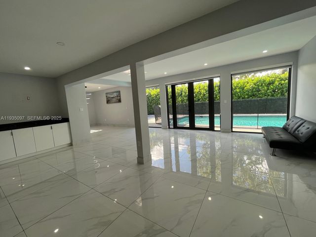 575 NE 179th Dr 0, North Miami Beach, FL 33162