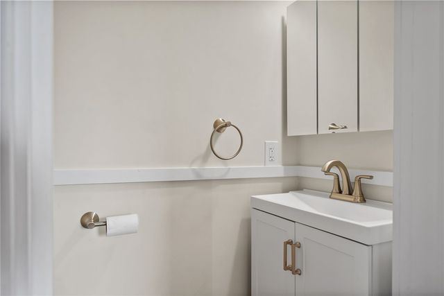 56 Mainsgate St, Ingram, PA 15205