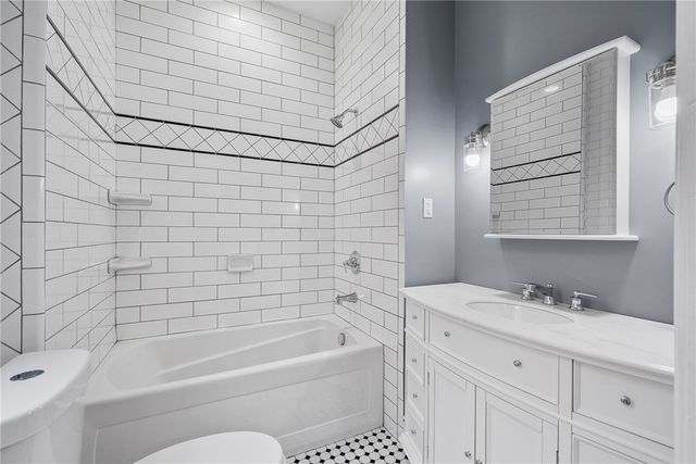 56 Mainsgate St, Ingram, PA 15205