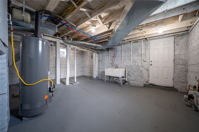 56 Mainsgate St, Ingram, PA 15205