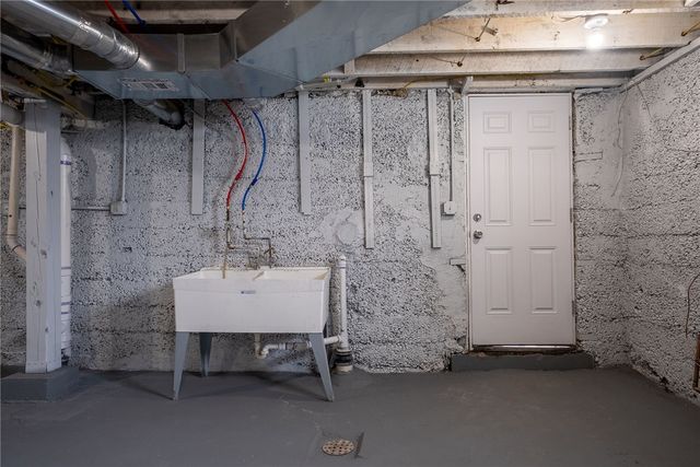 56 Mainsgate St, Ingram, PA 15205