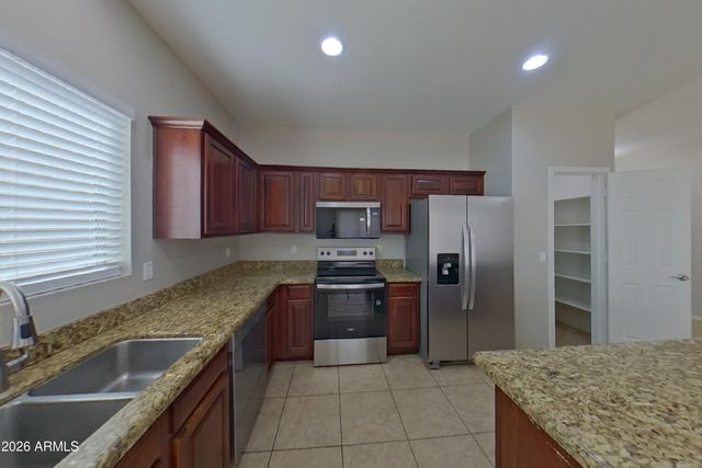 7050 W SOPHIE Lane, Laveen, AZ 85339