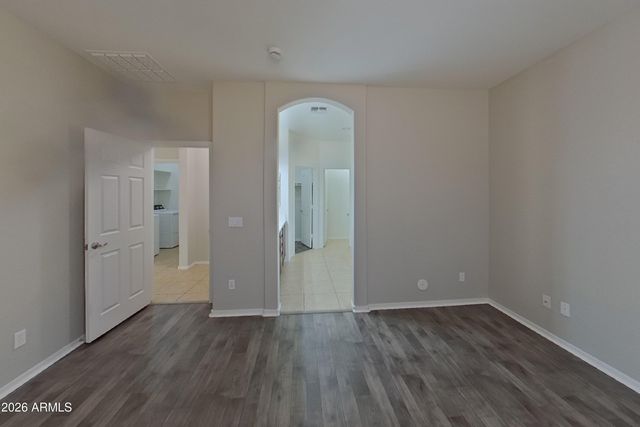7050 W SOPHIE Lane, Laveen, AZ 85339