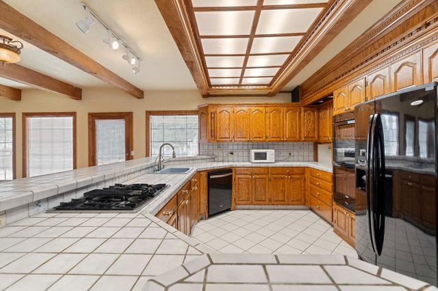 1660 N White Ln, Stockton, CA 95215