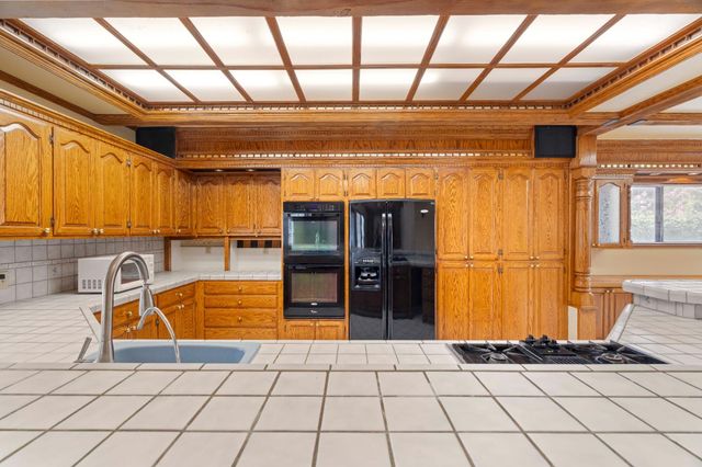 1660 N White Ln, Stockton, CA 95215