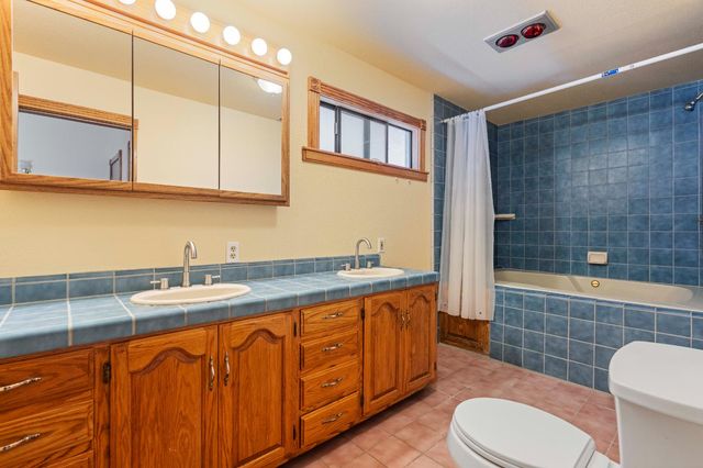 1660 N White Ln, Stockton, CA 95215