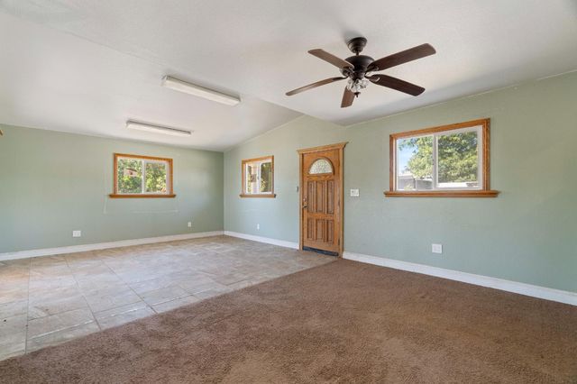 1660 N White Ln, Stockton, CA 95215