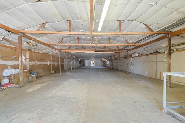 1660 N White Ln, Stockton, CA 95215