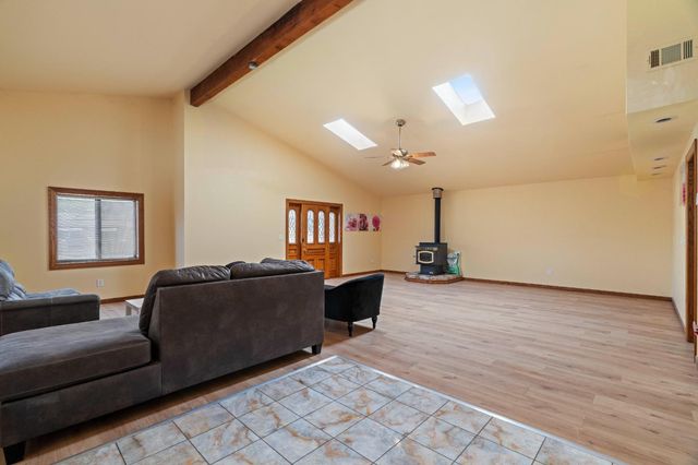 1660 N White Ln, Stockton, CA 95215