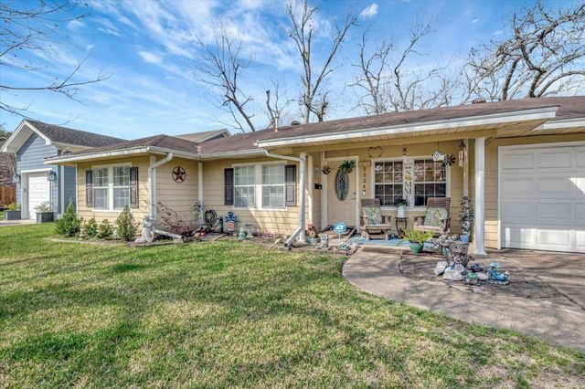 2224 Pearland Avenue, Pearland, TX 77581