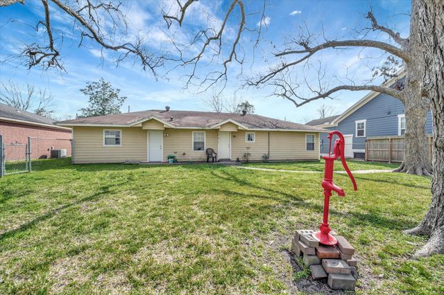 2224 Pearland Avenue, Pearland, TX 77581