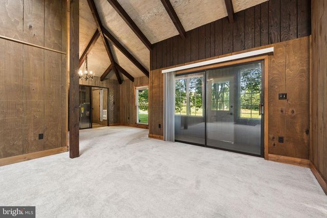 8297 SQUIRES LN, Warrenton, VA 20187