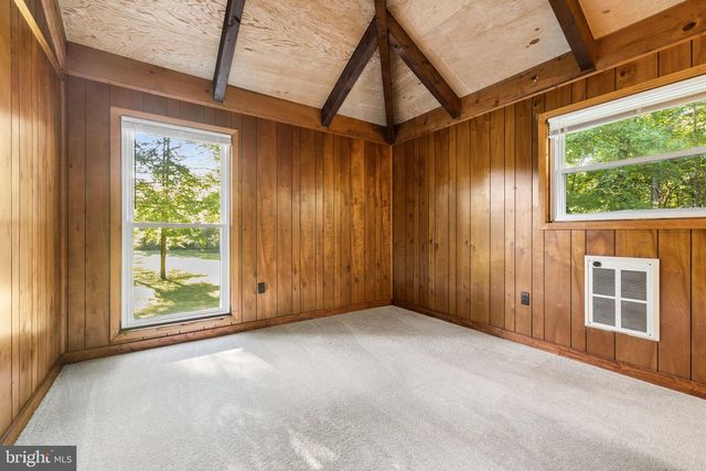 8297 SQUIRES LN, Warrenton, VA 20187