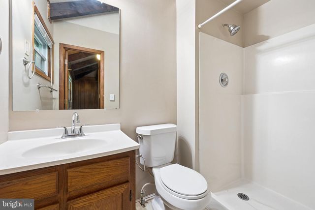 8297 SQUIRES LN, Warrenton, VA 20187
