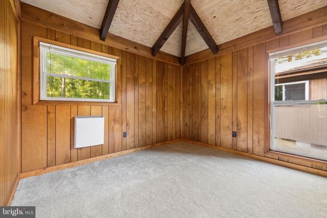 8297 SQUIRES LN, Warrenton, VA 20187