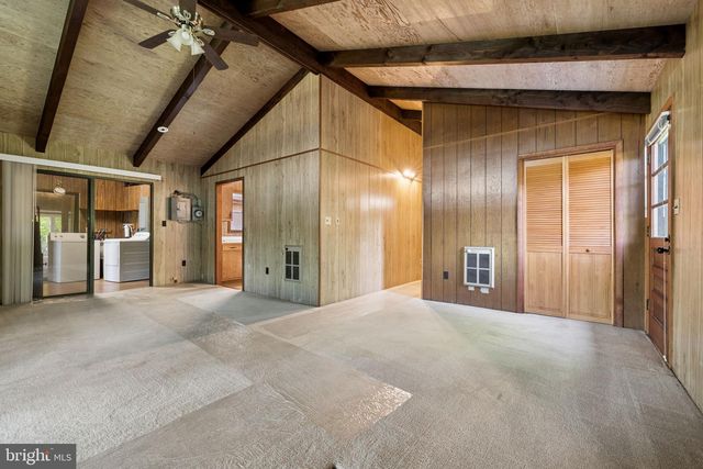 8297 SQUIRES LN, Warrenton, VA 20187