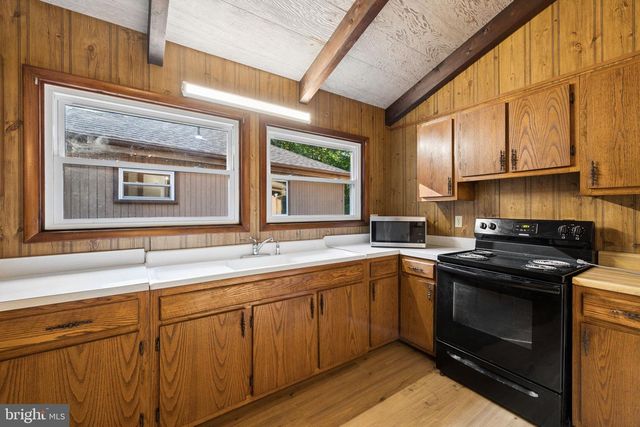 8297 SQUIRES LN, Warrenton, VA 20187