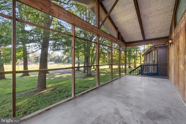 8297 SQUIRES LN, Warrenton, VA 20187