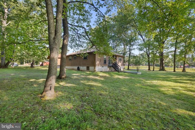 8297 SQUIRES LN, Warrenton, VA 20187