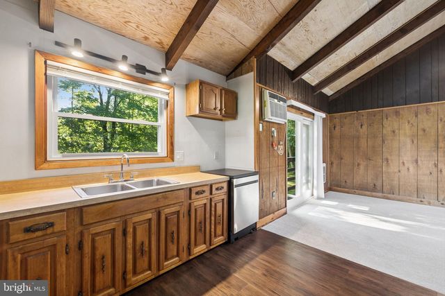 8297 SQUIRES LN, Warrenton, VA 20187