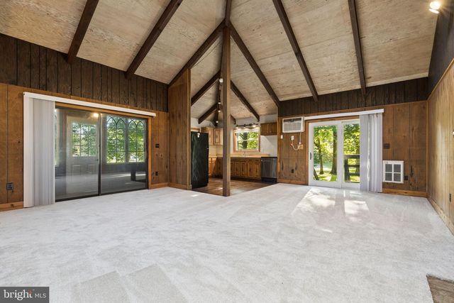 8297 SQUIRES LN, Warrenton, VA 20187
