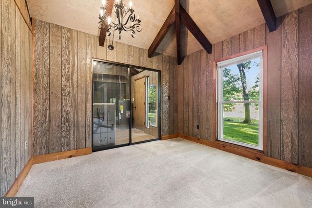 8297 SQUIRES LN, Warrenton, VA 20187