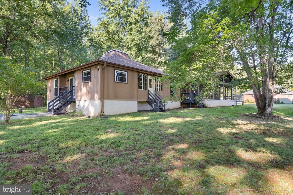 8297 SQUIRES LN, Warrenton, VA 20187