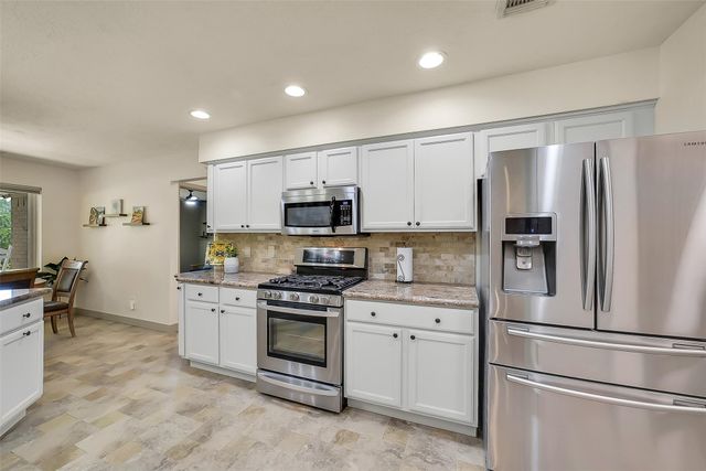 35 Blush Hill Drive, Conroe, TX 77304