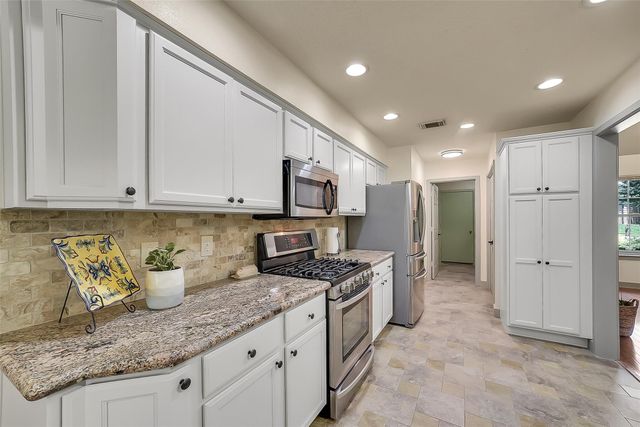35 Blush Hill Drive, Conroe, TX 77304