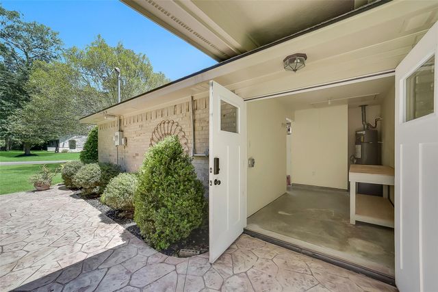 35 Blush Hill Drive, Conroe, TX 77304