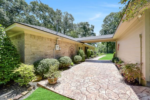 35 Blush Hill Drive, Conroe, TX 77304