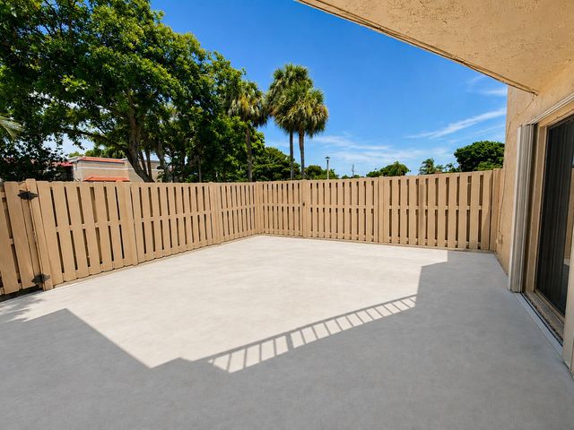 3725 VILLAGE Drive D, Delray Beach, FL 33445