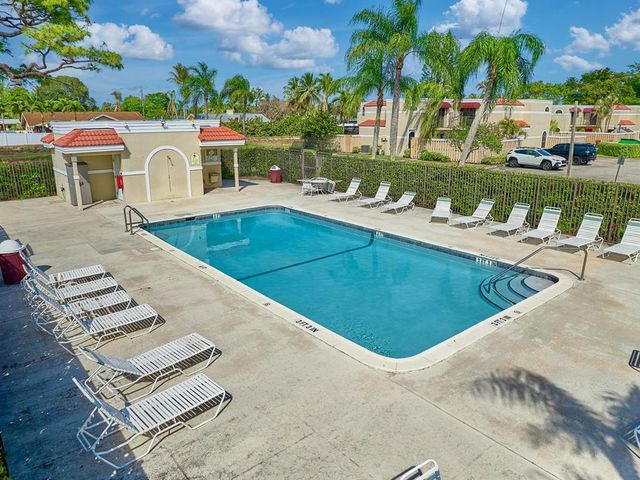 3725 VILLAGE Drive D, Delray Beach, FL 33445