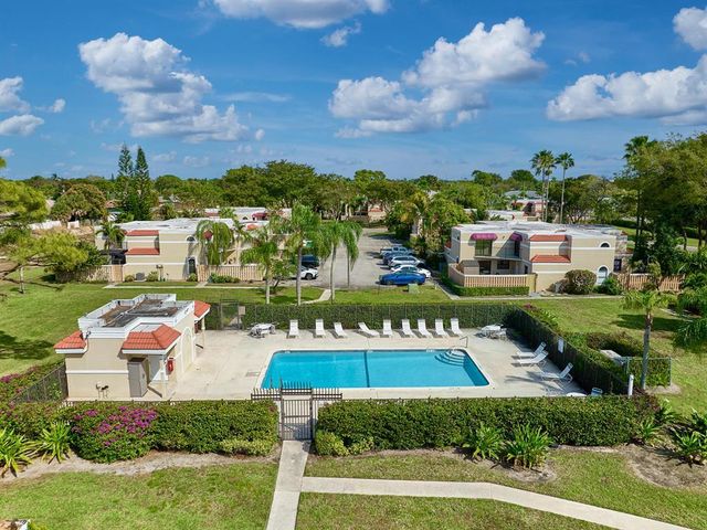 3725 VILLAGE Drive D, Delray Beach, FL 33445