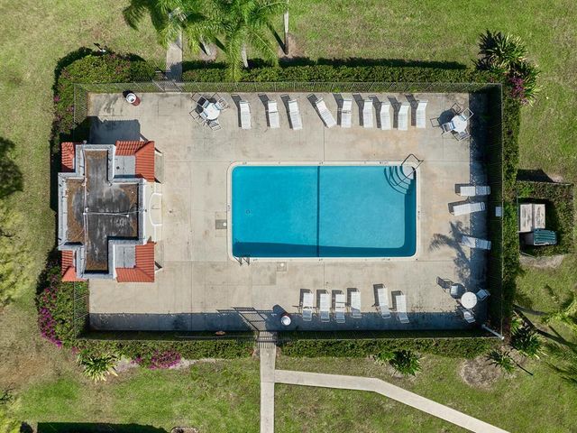 3725 VILLAGE Drive D, Delray Beach, FL 33445
