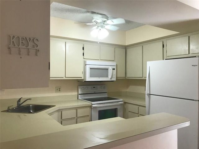 3725 VILLAGE Drive D, Delray Beach, FL 33445