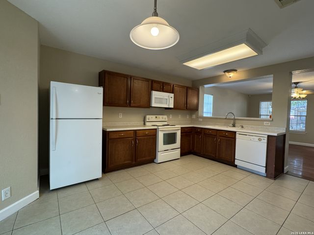 861 Barrel Pt, San Antonio, TX 78251