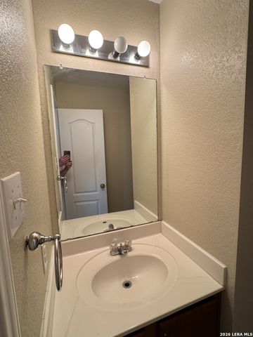 861 Barrel Pt, San Antonio, TX 78251
