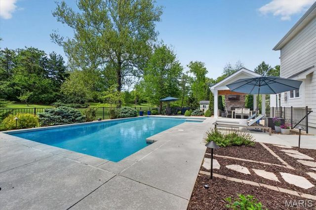 10 Arbor Road, Olivette, MO 63132