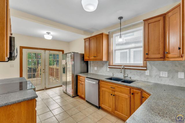 1631 SW Western AVE, Topeka, KS 66604