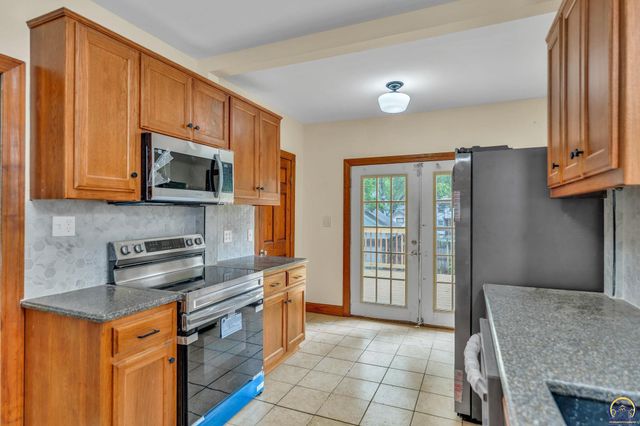 1631 SW Western AVE, Topeka, KS 66604