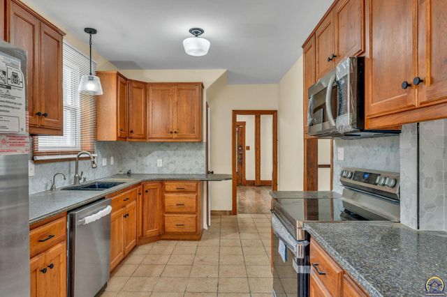 1631 SW Western AVE, Topeka, KS 66604