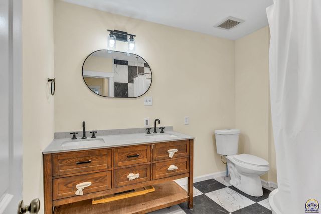 1631 SW Western AVE, Topeka, KS 66604